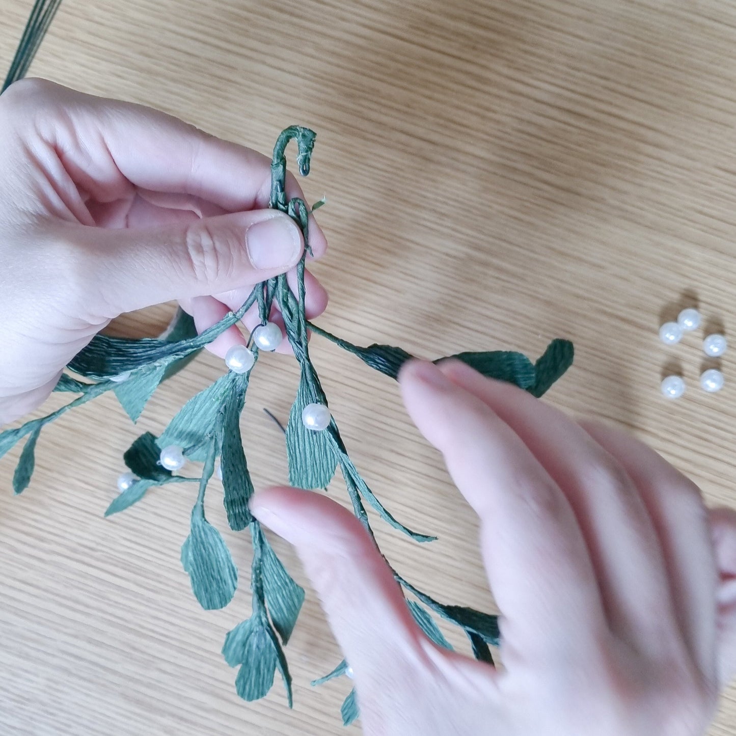 Workshop crêpepapier mistletoe (woensdagavond 2 december 19:00 - 21:30)