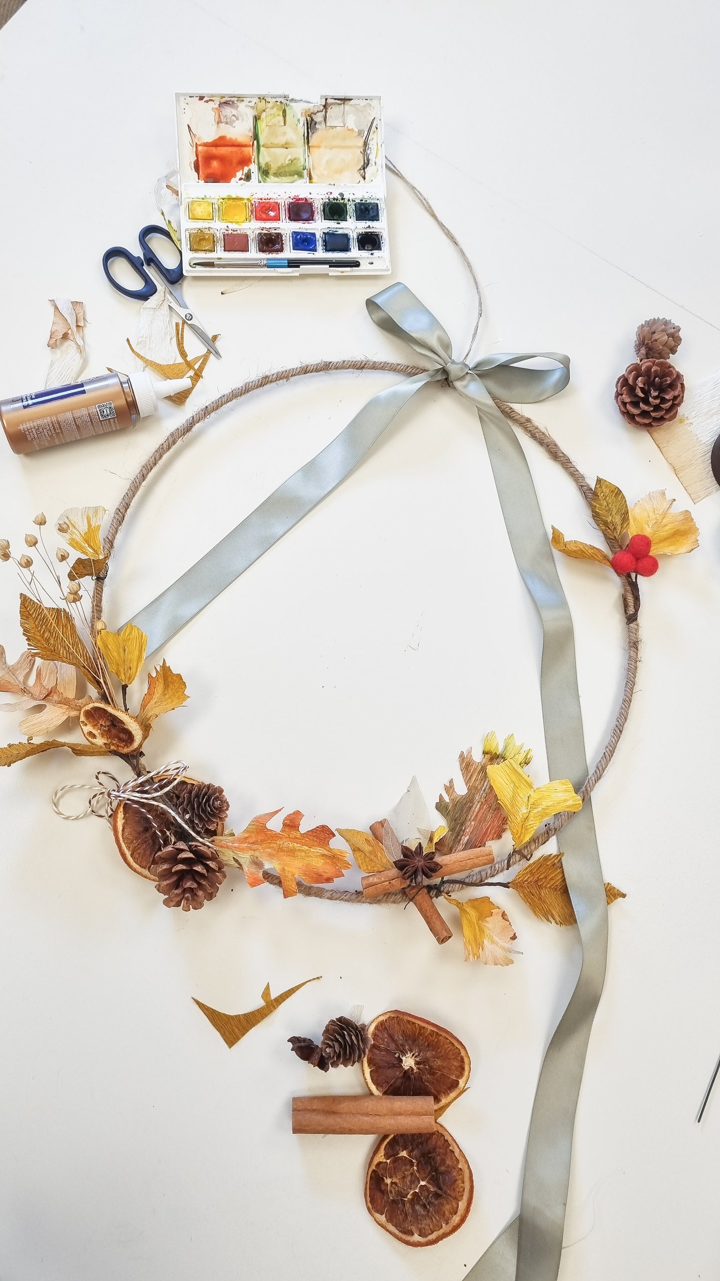 Workshop herfstkrans van papier & natuurlijke materialen (vrijdagavond 2 oktober 19:00 - 21:30)