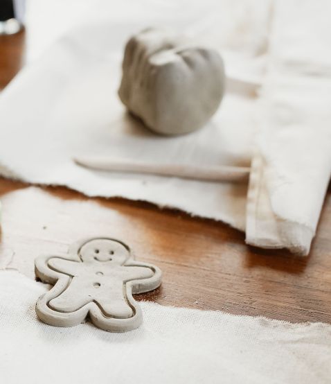 Workshop keramieken kerstornamenten maken (woensdag 11 november 19:00 - 21:30)